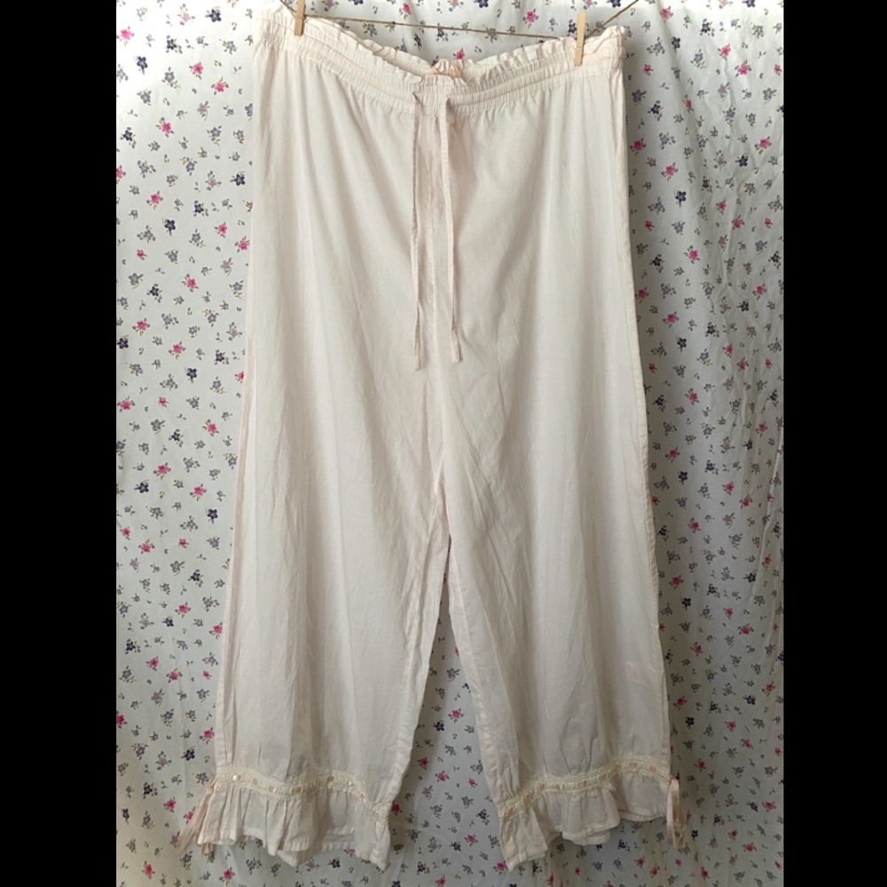 Bloomers - Picture 4 of 5